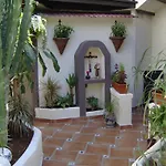 Mit Kleiner Innenhof-terrasse Im Mediterranen Stil Апартаменты