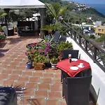 Mit Kleiner Innenhof-terrasse Im Mediterranen Stil * Икод-де-лос-Винос